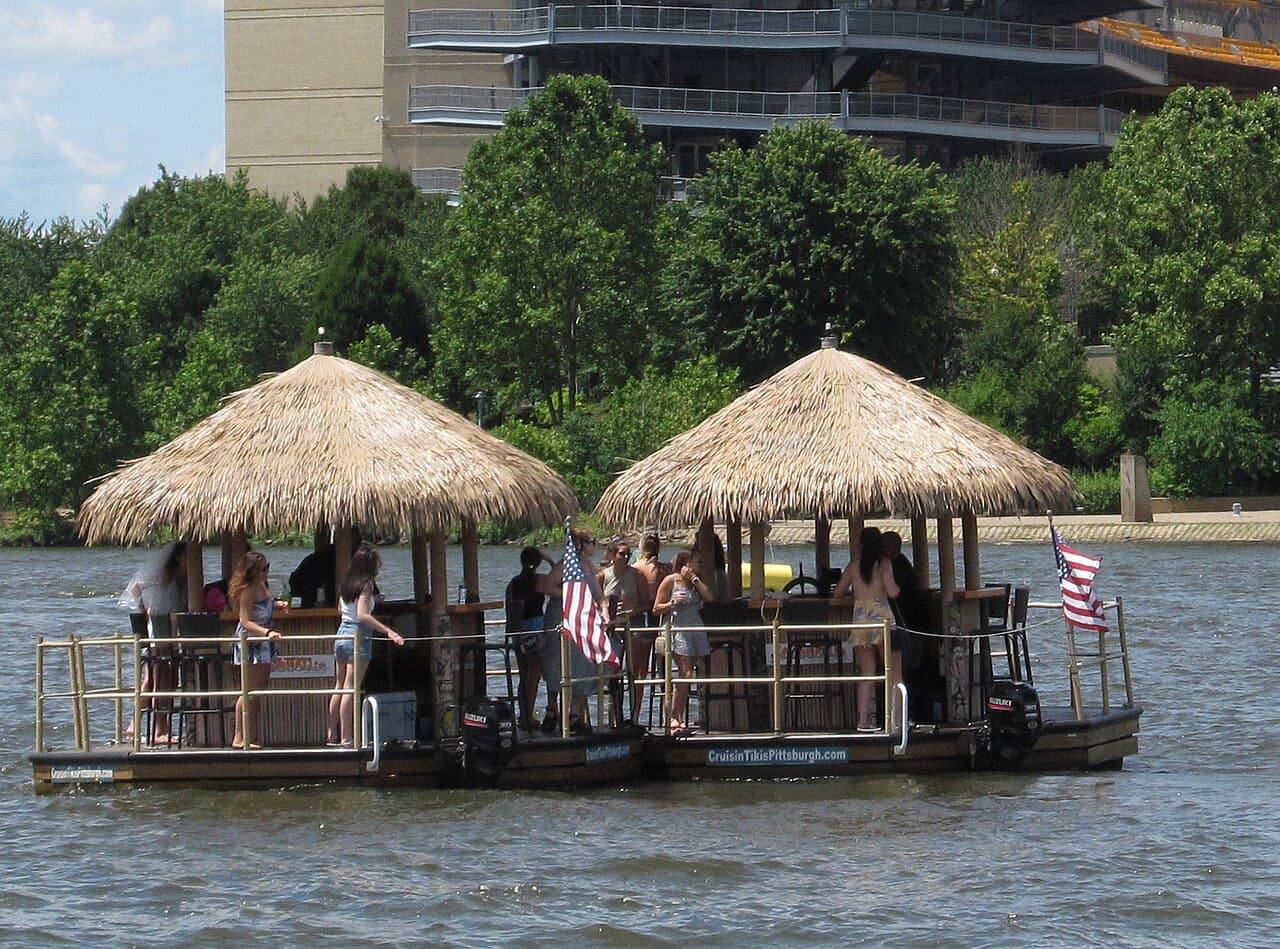 2019 Tiki Boat | 30 ft Floating Tiki Bar | Turn-Key Charter